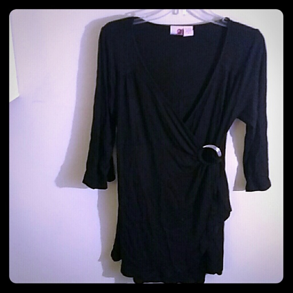 $5 MUST BUNDLE Flattering black drape side tunic TOP. - Picture 1 of 3